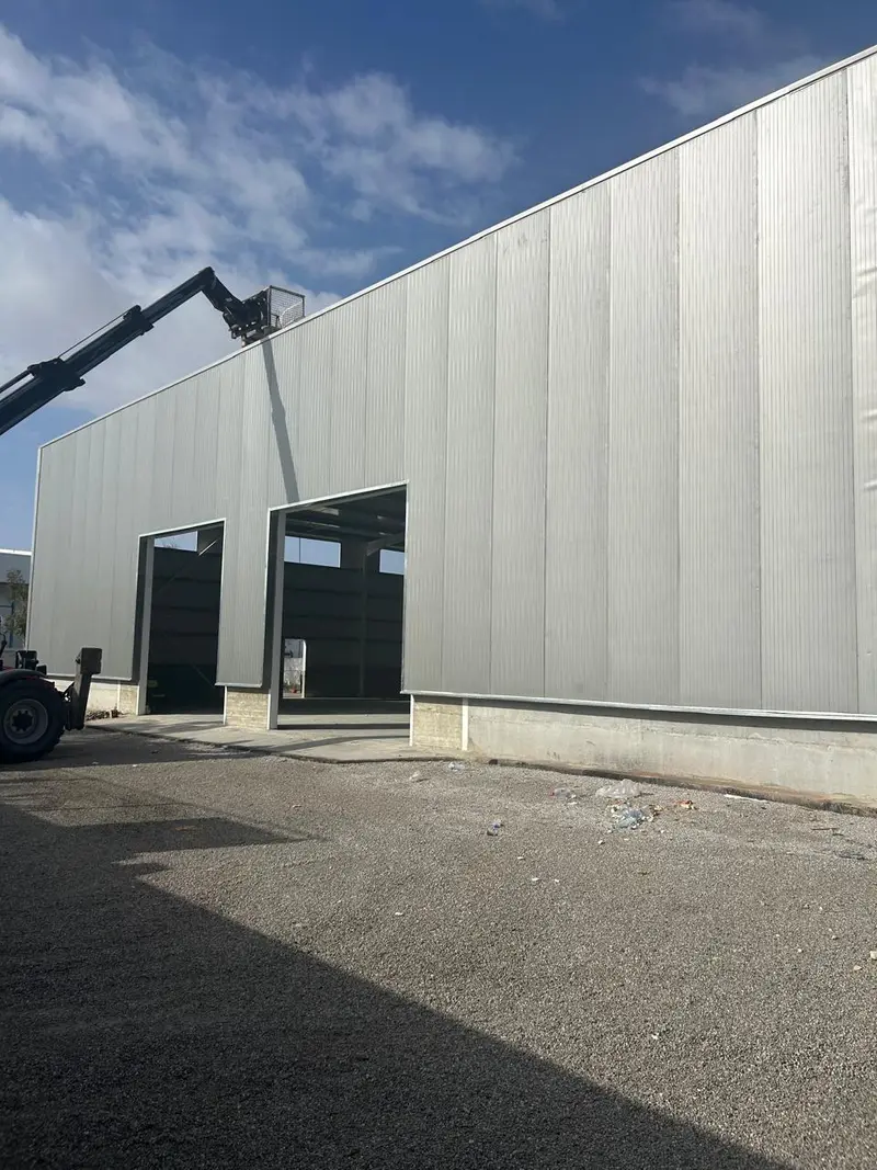Bardage extérieur d'un hangar métallique